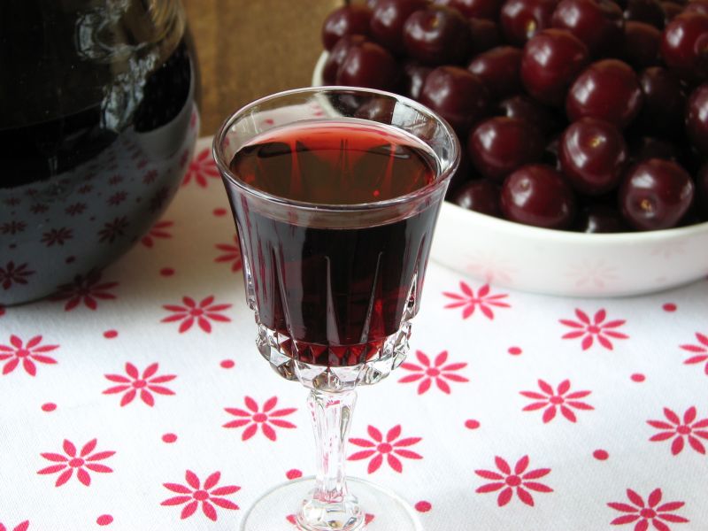 Nalewka wiśniowo-korzenna Nalewka wiśniowo-korzenna