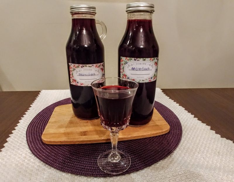 Nalewka z aronii Nalewka z aronii