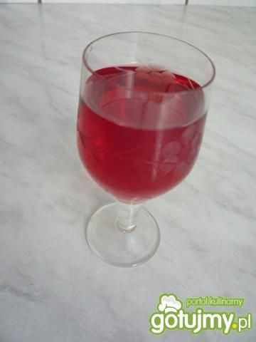 Nalewka z aronii i liści wiśni