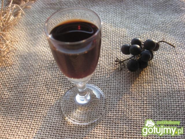 Nalewka z ciemnych winogron