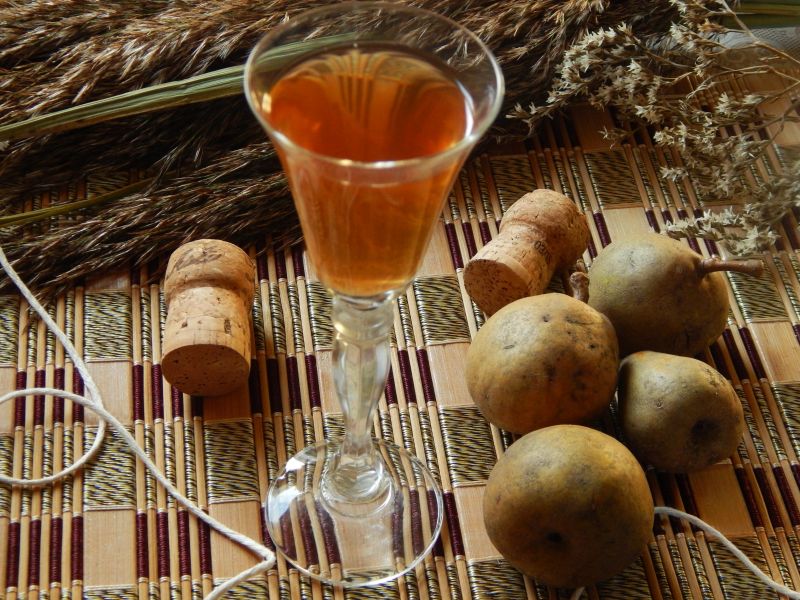 Nalewka z gruszek ulęgałek Nalewka z gruszek ulęgałek