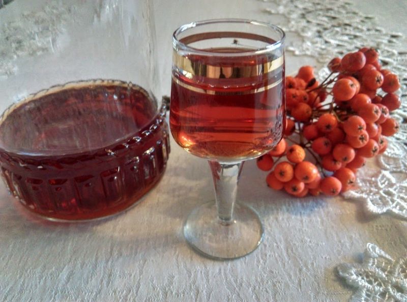 Nalewka z jarzębiny Nalewka z jarzębiny