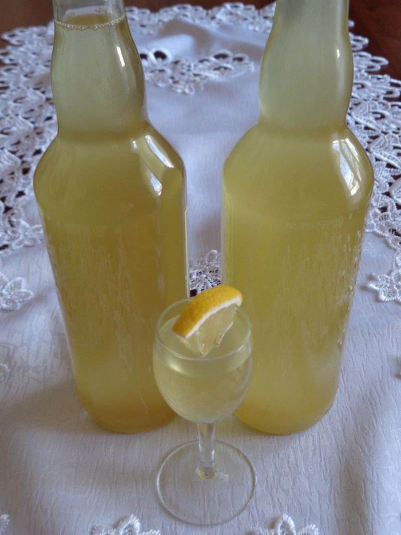 Nalewka z kwiatu bzu Nalewka z kwiatu bzu