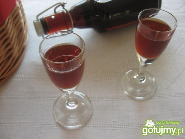 Nalewka z suszonych i świeżych śliwek