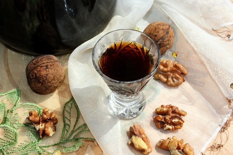 Nalewka z zielonych orzechów włoskich (orzechówka)