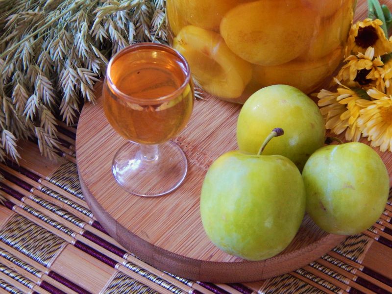 Nalewka ze śliwy renklady Nalewka ze śliwy renklady