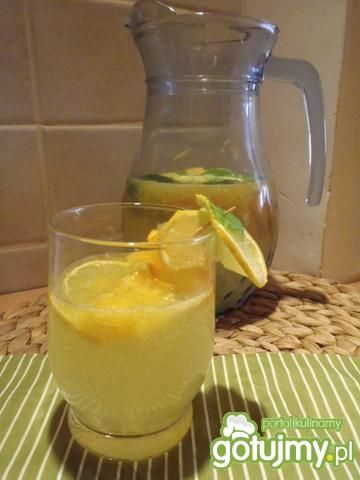 Napój cytrusowy z miętą Napój cytrusowy z miętą