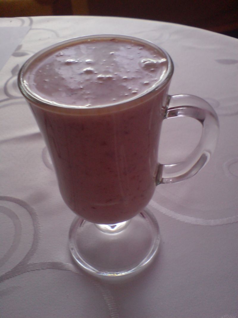 Napój mleczny o smaku czereśniowym 