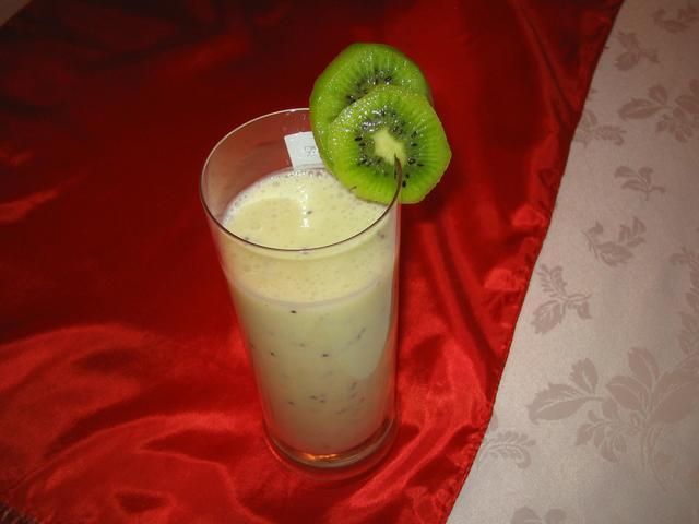 Napoj owocowo-maslankowy