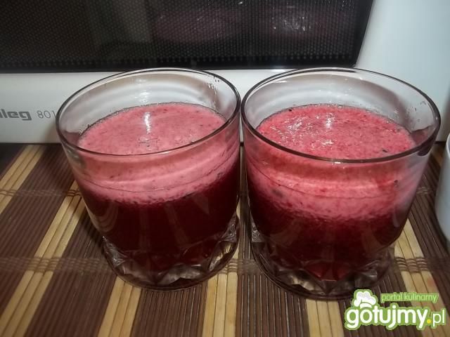 Napój owocowy z jagodami Napój owocowy z jagodami