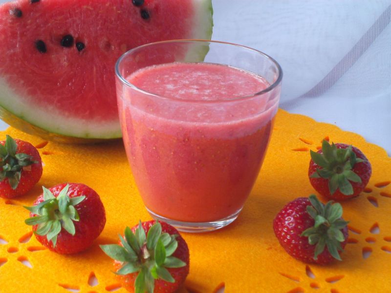 Napój truskawkowo- arbuzowy z zieloną herbatą
