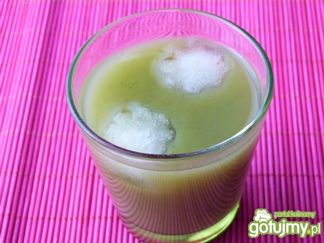 Napój z ogórków i zielonej papryki  Napój z ogórków i zielonej papryki