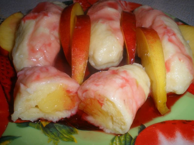 Nektarynki w cieście Nektarynki w cieście