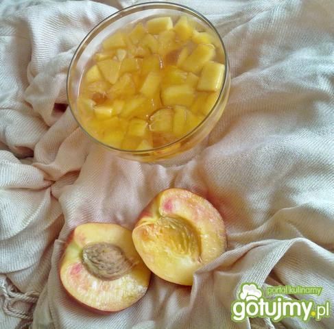 Nektarynki w galaretce