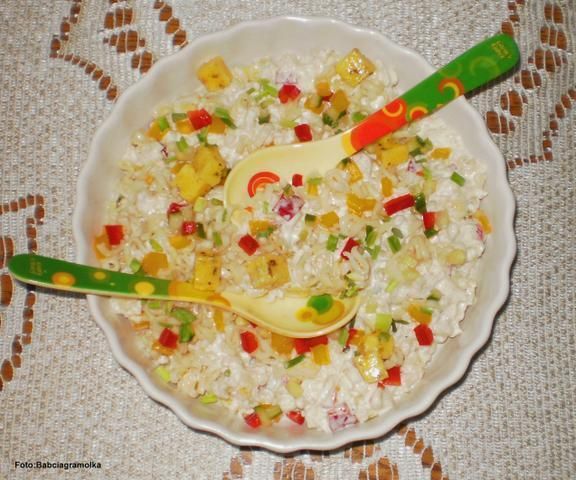 "Ni to żółty – ni to topiony" w sałatce "Ni to żółty – ni to topiony" w sałatce