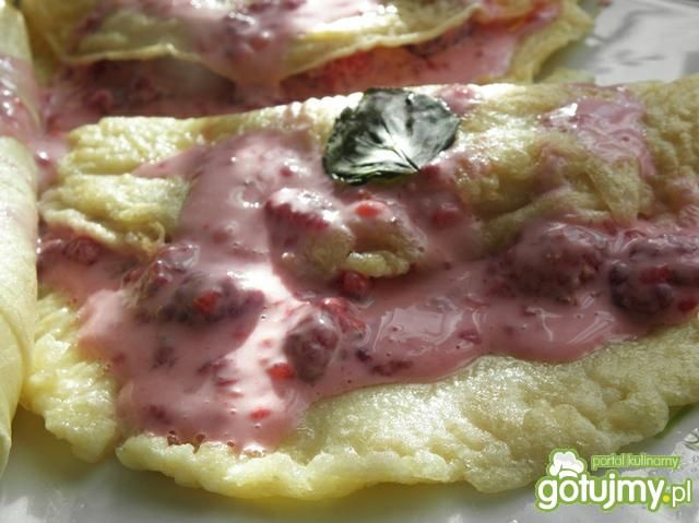 Niby omlet z malinami. Niby omlet z malinami.