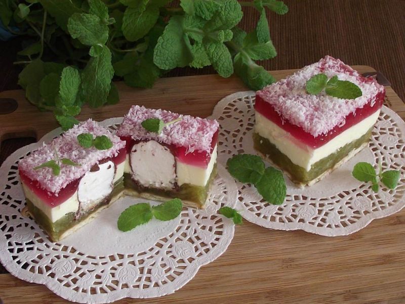 Niebiański sernik na zimno z jabłkami pod chmurką 