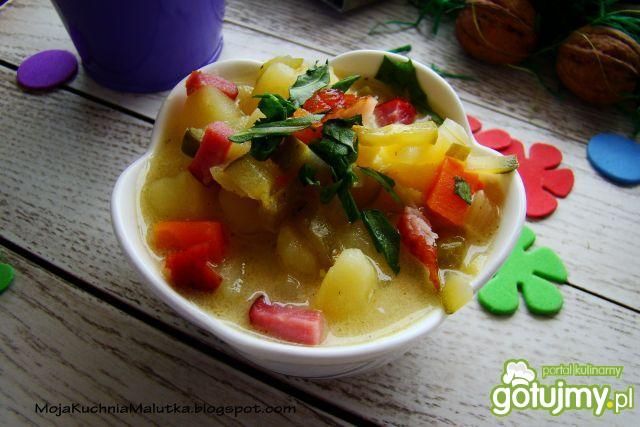 Niesamowita ogórkowa z skwareczkami