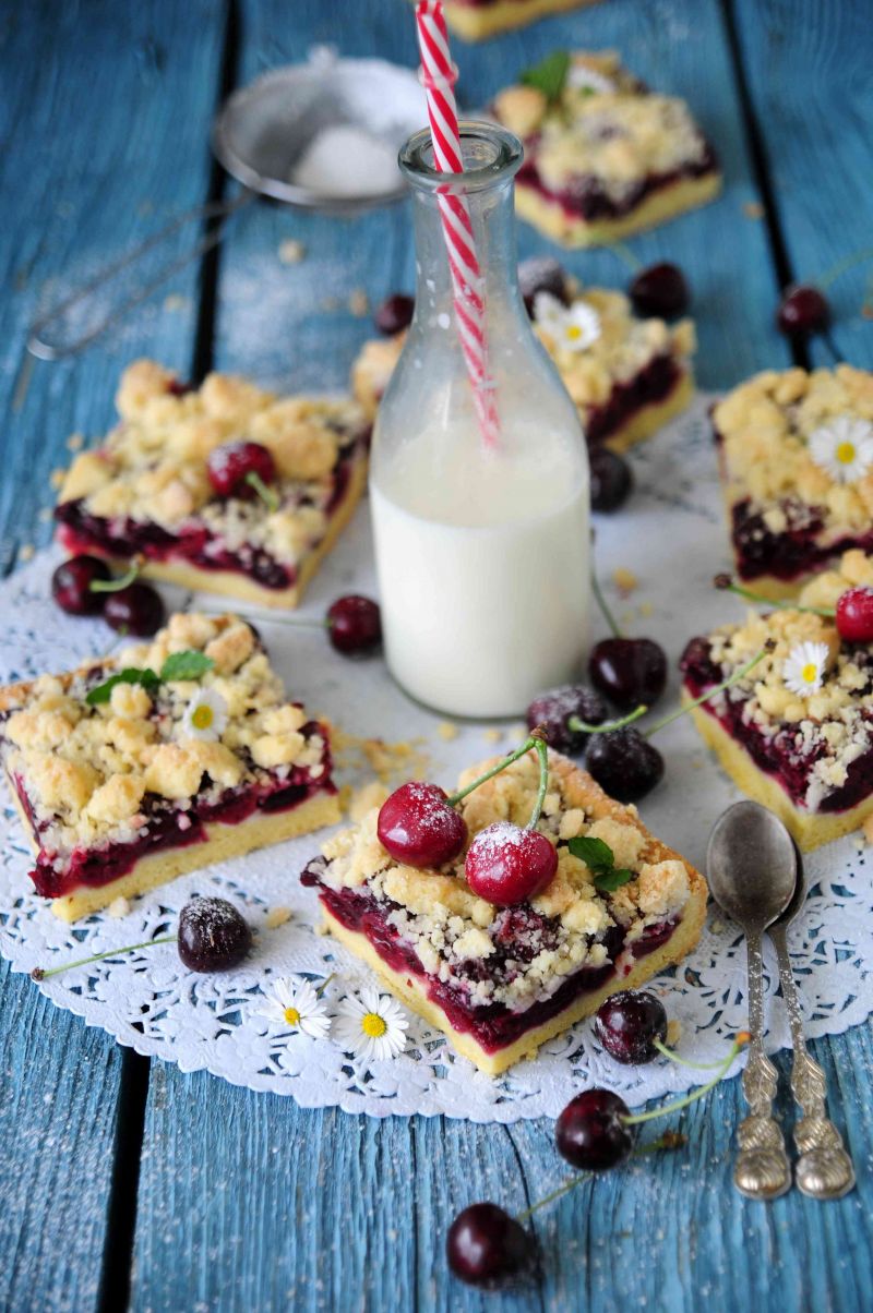 Niezawodny kruchy z czereśniami