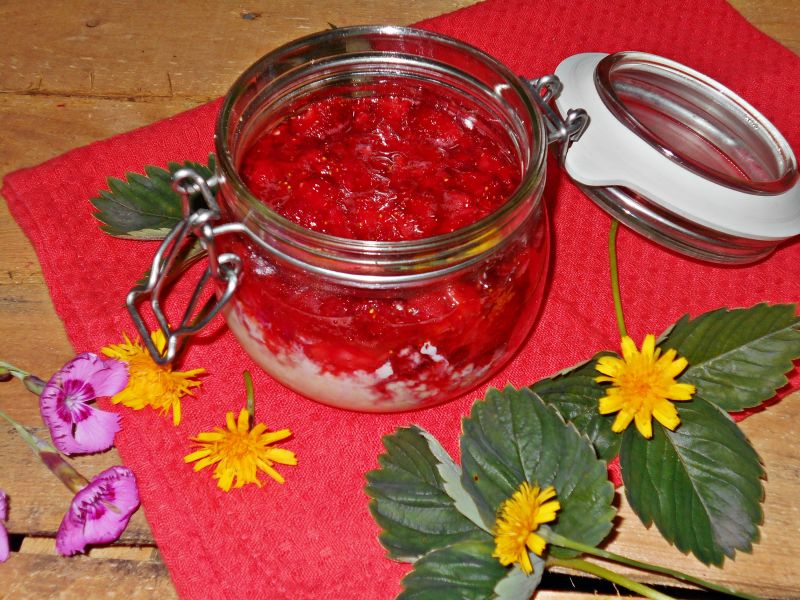 Nocna jaglanka z truskawkami