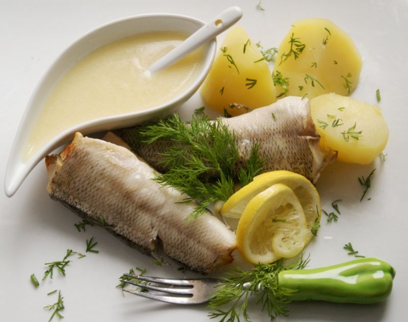 Nototenia na parze z cytrynowym sosem