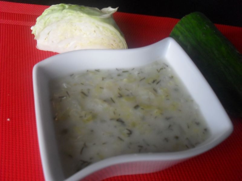 Młoda kapusta ze śmietaną i koperkiem 