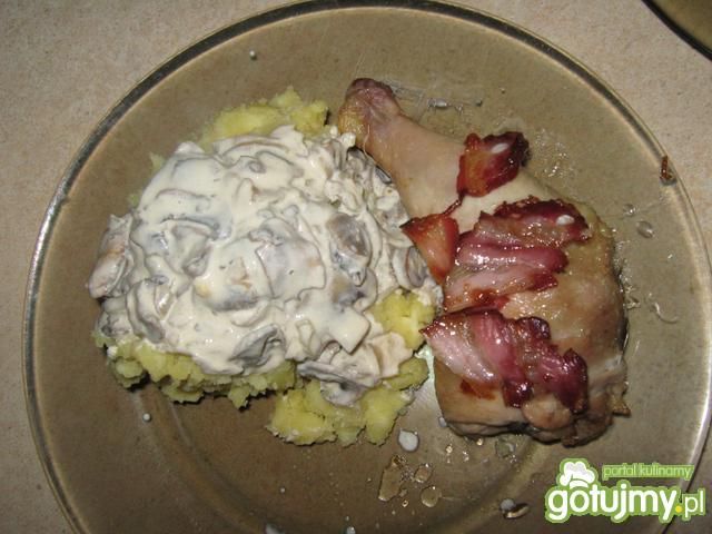 Nóżki faszerowane pieczarkami Nóżki faszerowane pieczarkami