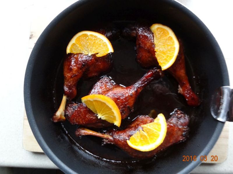 Nóżki z kaczki pomarańczowe