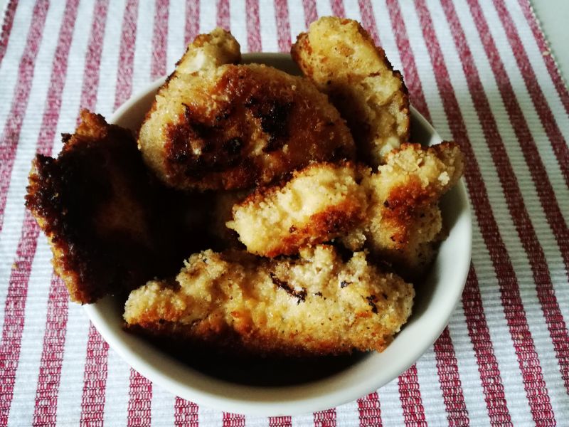 Nuggetsy z kurczaka w panierce z majonezem Nuggetsy z kurczaka w panierce z majonezem
