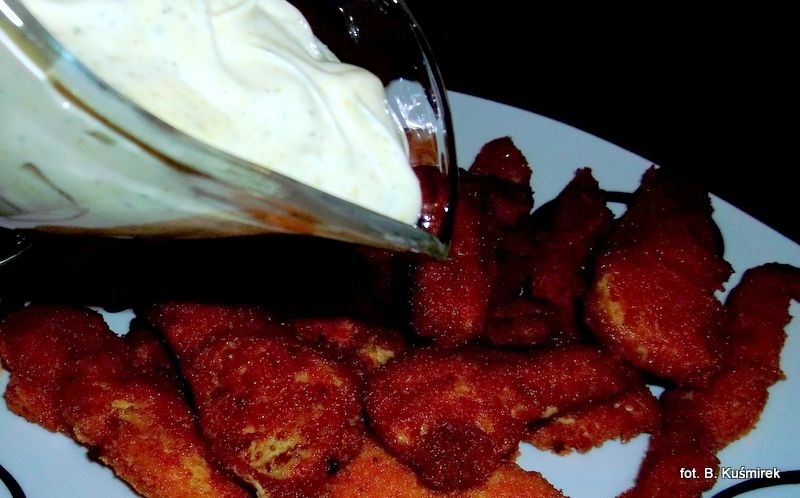 Nuggetsy z kurczaka z sosem czosnkowym Nuggetsy z kurczaka z sosem czosnkowym