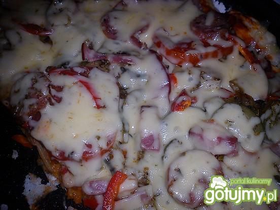 Obfita pizza z ogórkami Obfita pizza z ogórkami