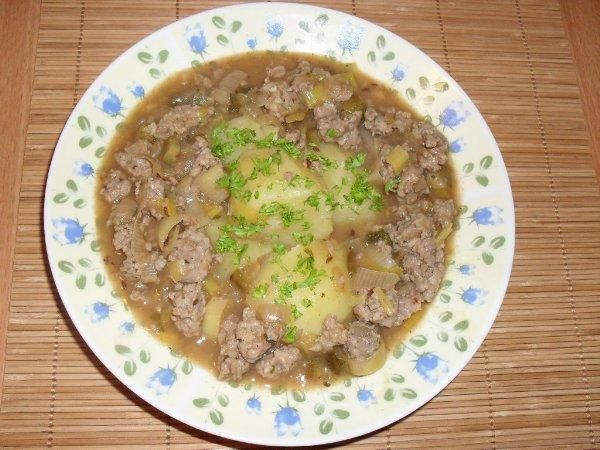 Obiad z mielonego miesa.