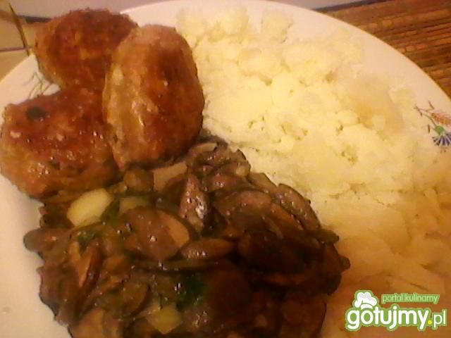 Obiad z mielonymi i grzybami Obiad z mielonymi i grzybami