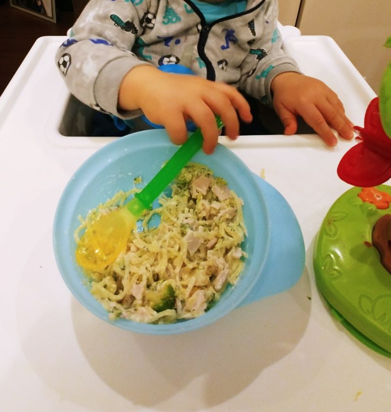 Obiadek maluszka - makaron z brokułami i indykiem Obiadek maluszka - makaron z brokułami i indykiem