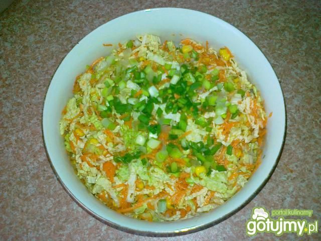 Obiadowa pekinka z bazylią i kukurydzą