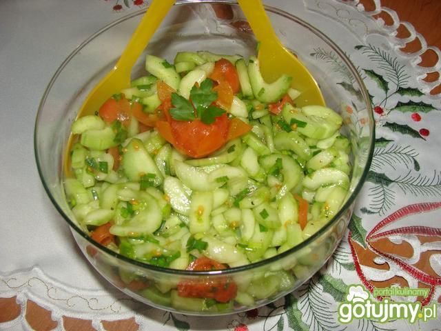 Obiadowa sałatka z ogórka i pomidorka