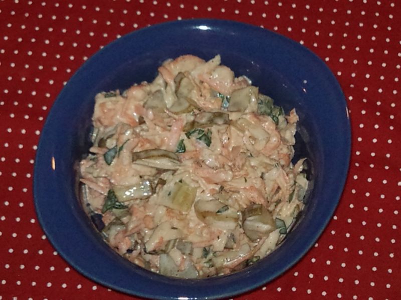 Obiadowa surówka z kiszonym ogórkiem Obiadowa surówka z kiszonym ogórkiem