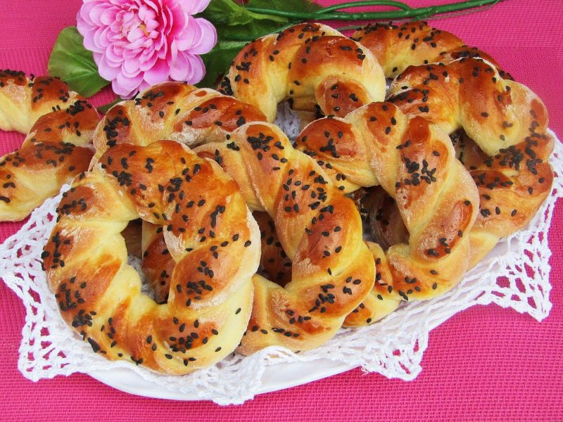 Obwarzanki z czarnym sezamem Obwarzanki z czarnym sezamem