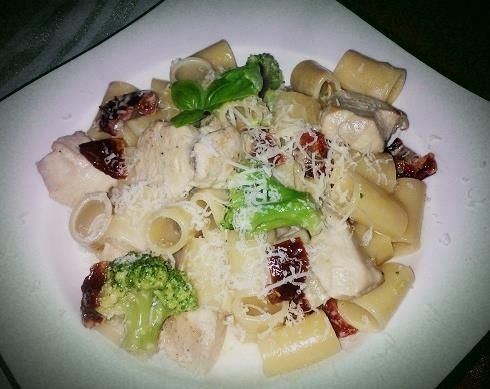 Occhi di lupo z kurczakiem w kremowym sosie Occhi di lupo z kurczakiem w kremowym sosie