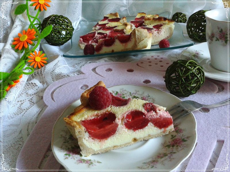Odchudzona tarta sernikowa z truskawkami