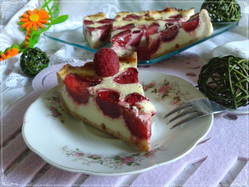 Odchudzona tarta sernikowa z truskawkami