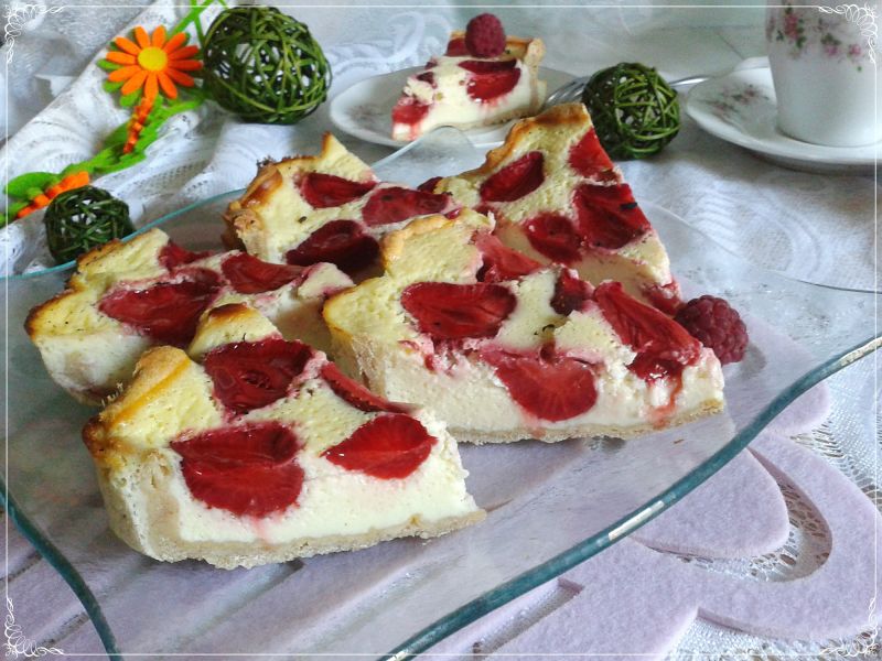 Odchudzona tarta sernikowa z truskawkami