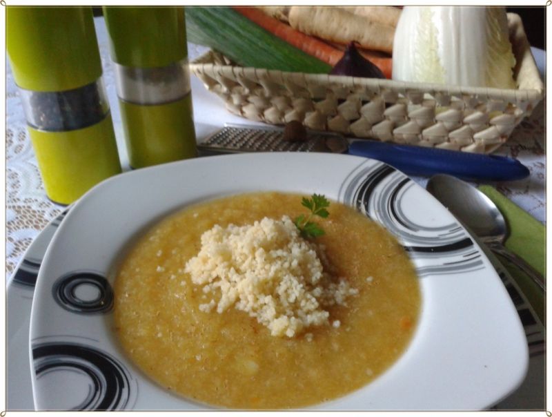 Odchudzony krem z pora z kuskusem i gałką muszk.