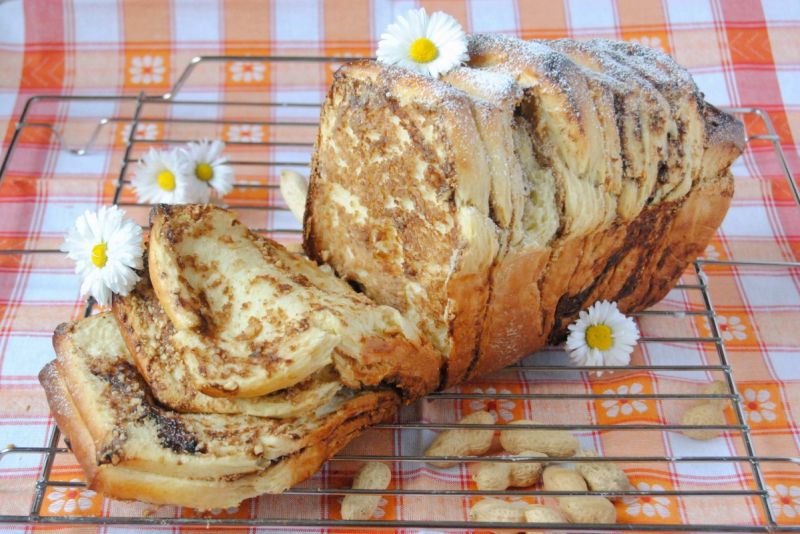 Odrywamy chlebek z masłem orzechowym Odrywamy chlebek z masłem orzechowym