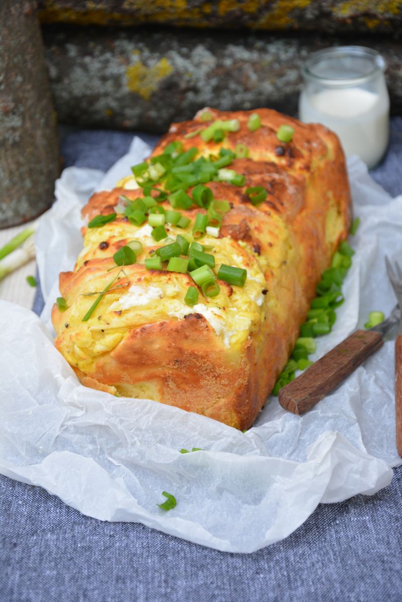 Odrywany chleb  z twarogiem, pieprzem i fetą Odrywany chleb  z twarogiem, pieprzem i fetą