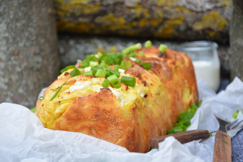 Odrywany chleb  z twarogiem, pieprzem i fetą Odrywany chleb  z twarogiem, pieprzem i fetą