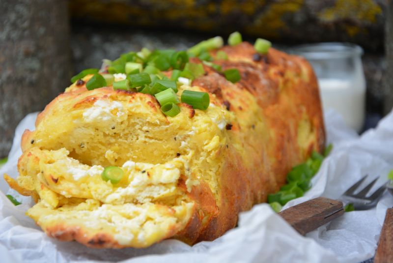 Odrywany chleb  z twarogiem, pieprzem i fetą Odrywany chleb  z twarogiem, pieprzem i fetą