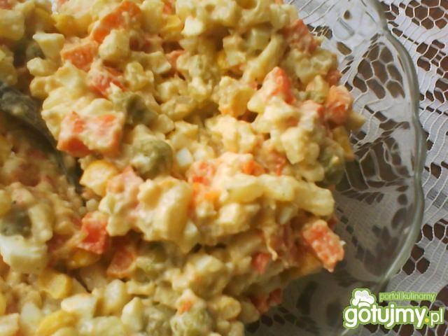 Odświeżona 'świąteczna sałatka' Odświeżona 'świąteczna sałatka'