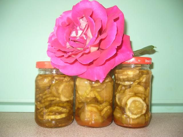 Ogóreczki w małych słoiczkach