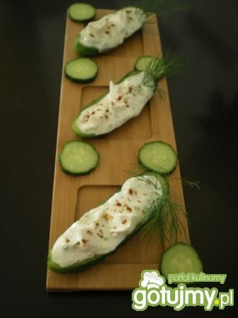 Ogórki faszerowane fetą Ogórki faszerowane fetą
